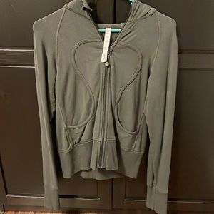 Lululemon zip up jacket with hood size 6. Khaki colour. Good used condition.